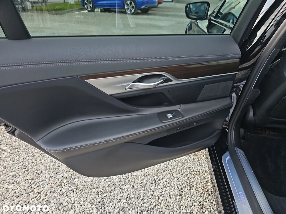 BMW Seria 7 730Ld xDrive mHEV - 25