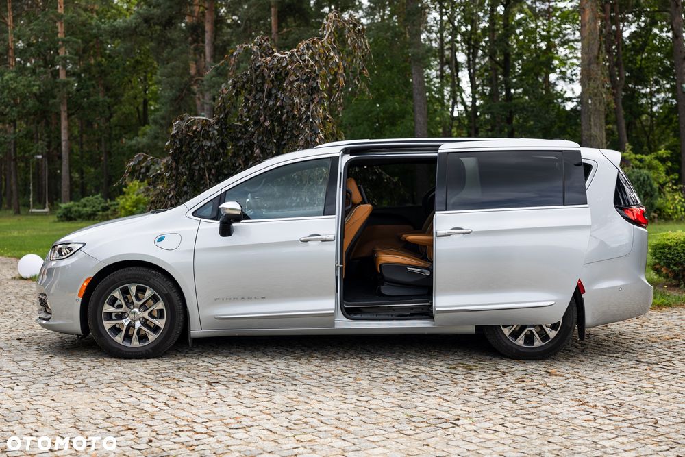 Chrysler Pacifica - 4