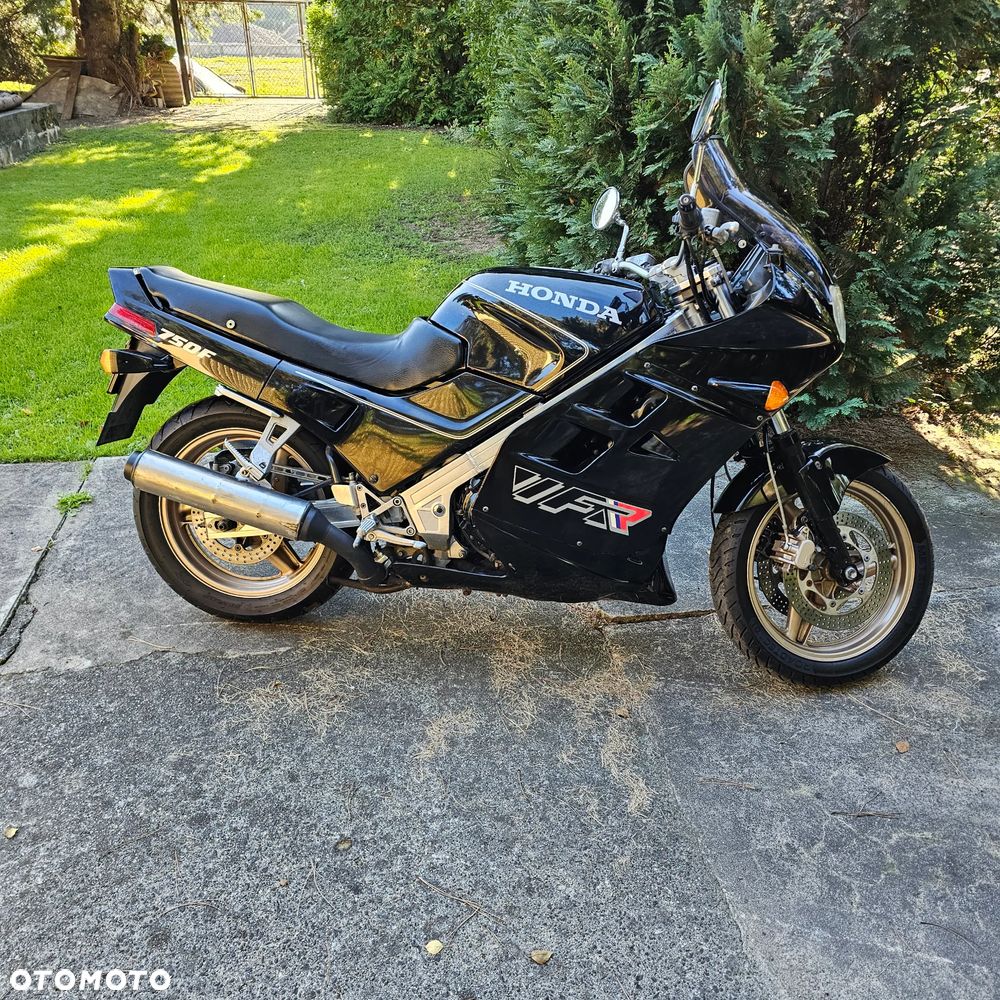 Honda VFR - 4