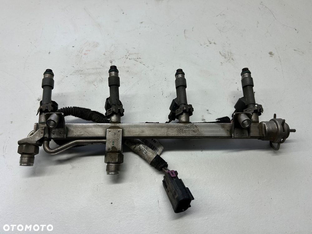 Saab 93 9-3 listwa wtryskowa wtryski wtryskiwacze 2.0 t 1.8t 55556681 polift szare - 4