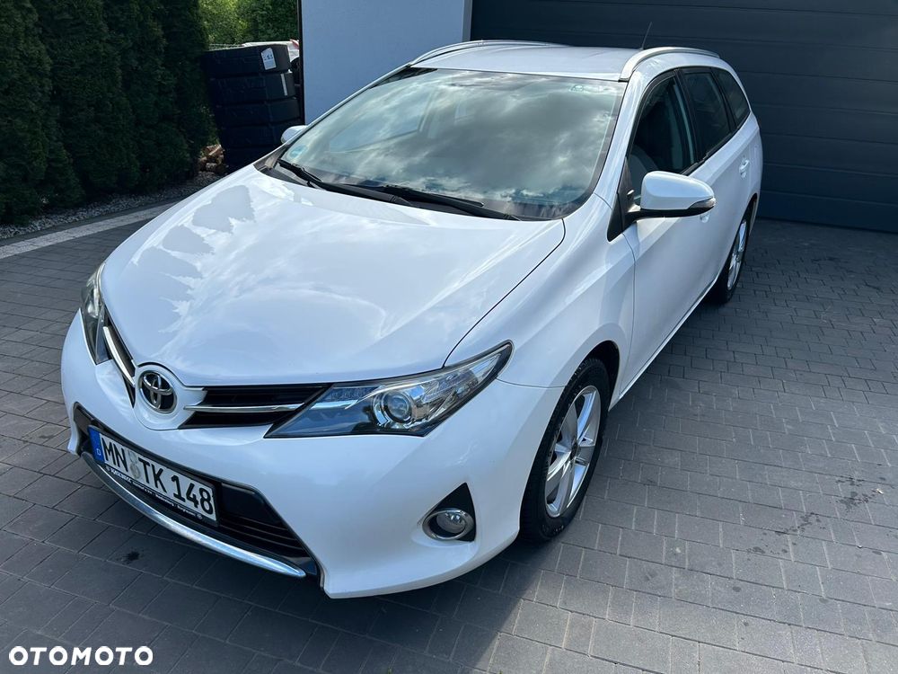 Toyota Auris 1.6 Premium - 1