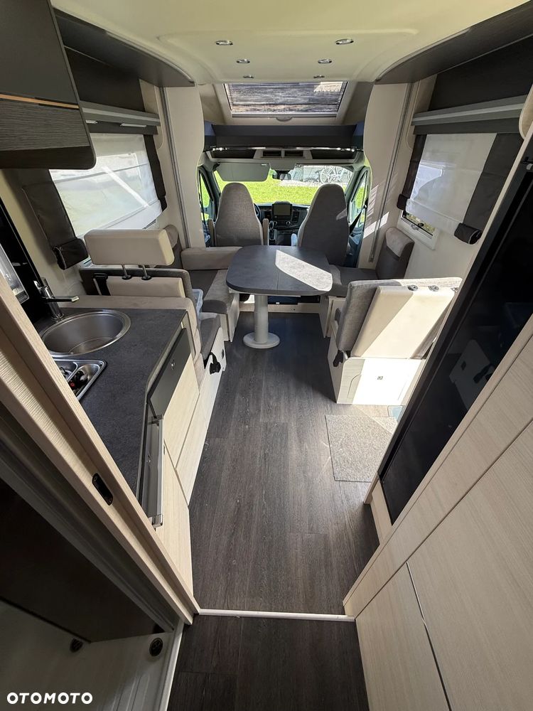 Ford CHALLENGER 380 - 12