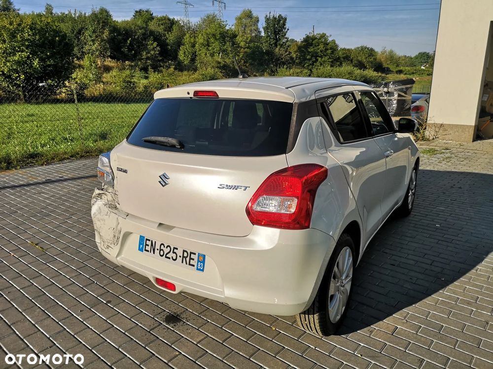Suzuki Swift 1.2 Premium Plus - 12
