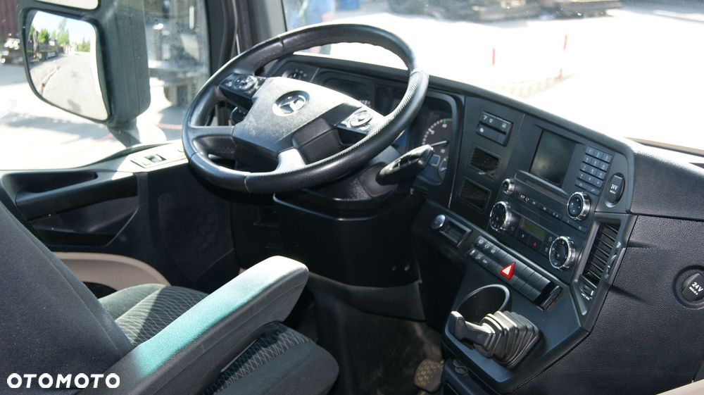 Mercedes-Benz Arocs - 17