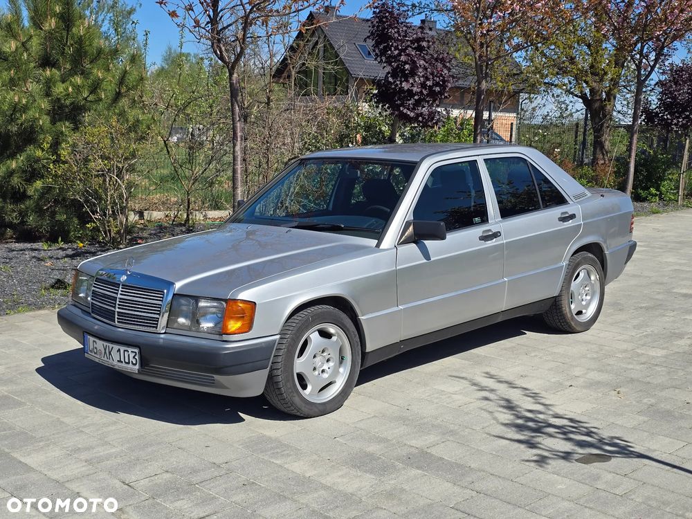 Mercedes-Benz W201 (190) - 2