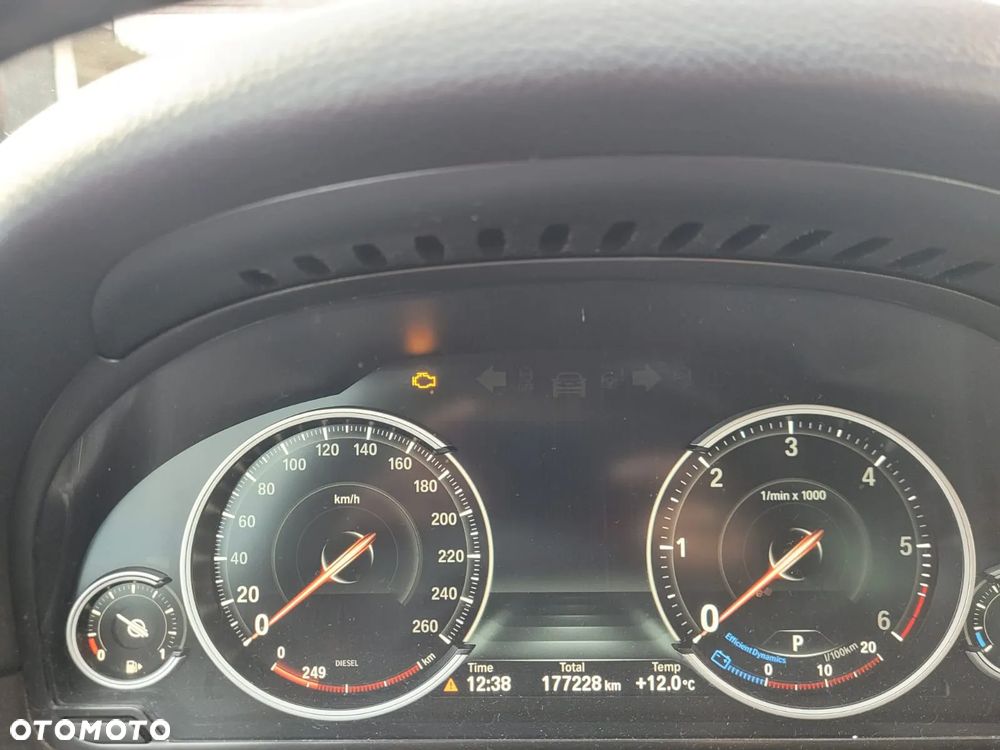 BMW Seria 5 525d xDrive - 5