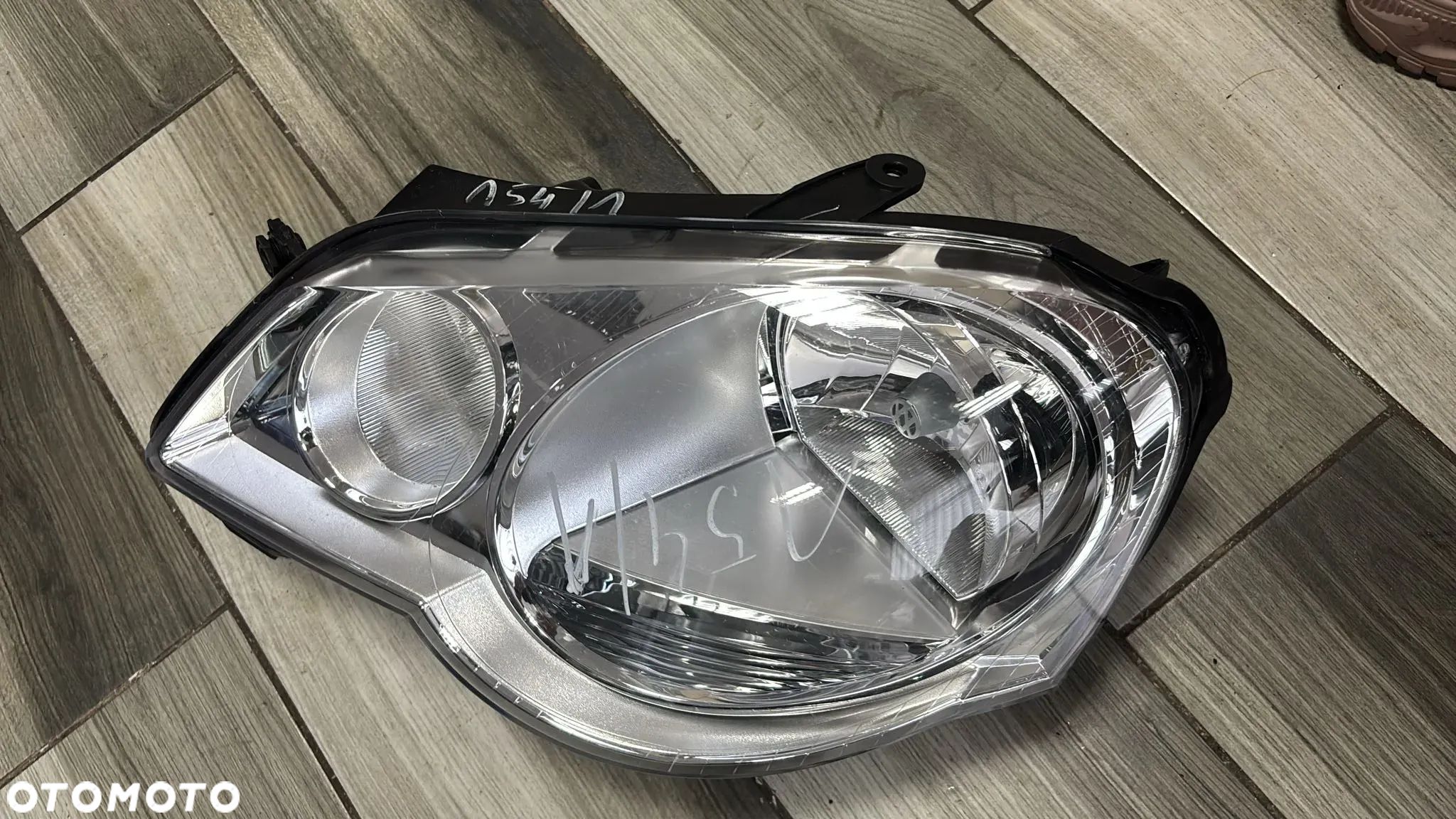 przednia lewa lampa Vw Polo 9N 6Q1941007AR EUROPA      (137/1)   (154/1) - 1