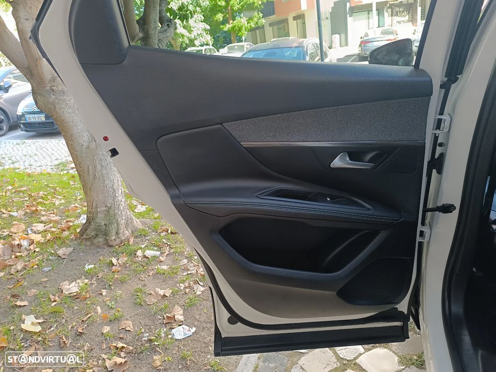 Peugeot 3008 1.6 Hybrid Allure Pack e-EAT8 - 21