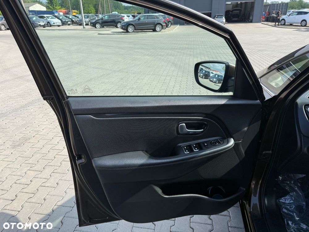 Kia Carens 1.6 GDI Dream-Team Edition - 22