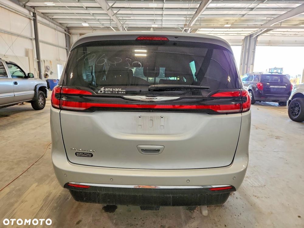 Chrysler Pacifica - 7