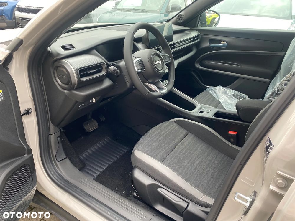 Jeep Avenger 1.2 T3 mHEV Longitude FWD eDCT6 - 11
