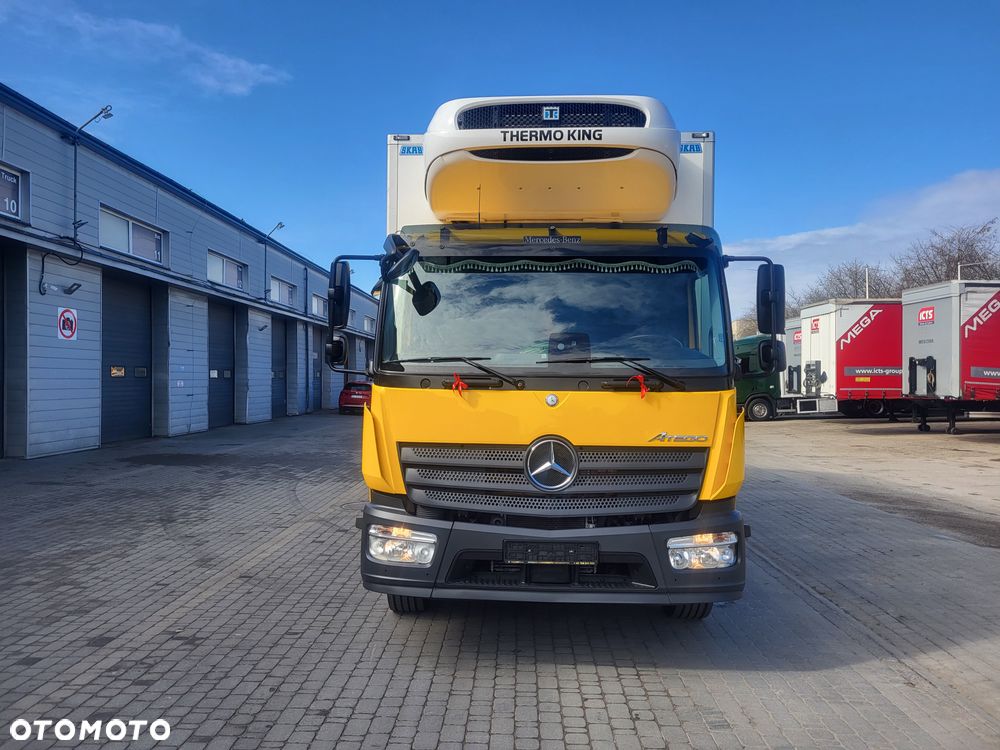 Mercedes-Benz **Mercedes Atego 1524 Chłodnia + Winda Euro 6 2018 / 240 tys. km / 15 EP / Pneumatyka / Tempomat** - 28