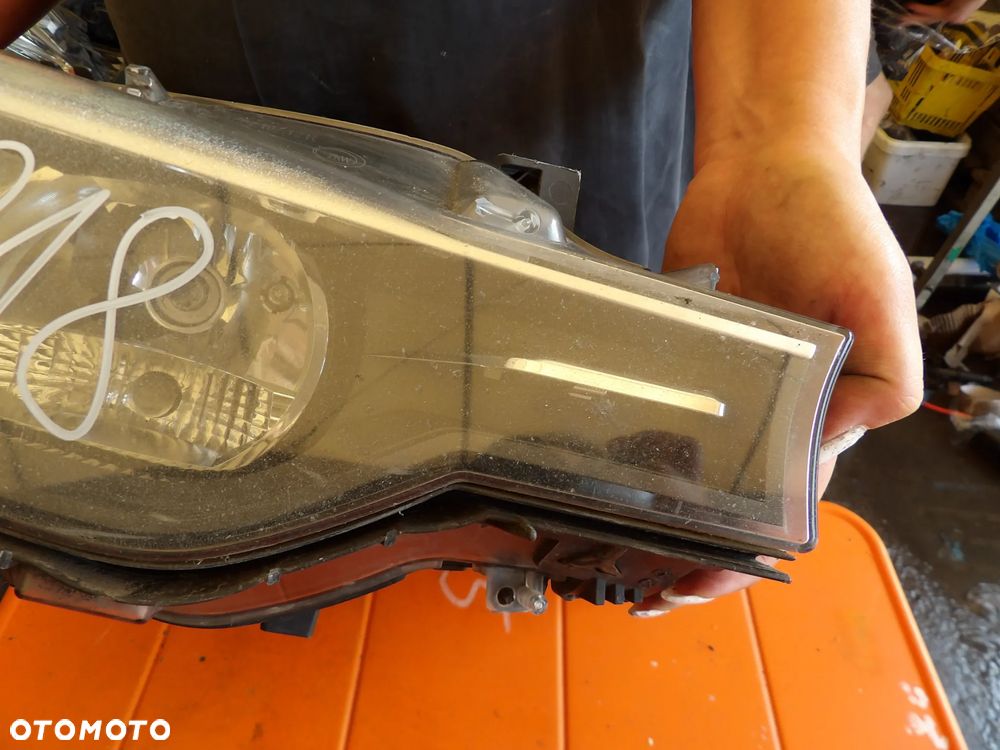 BMW - F30 - H7 - USZKODZONE SZKŁO - PRAWA LAMPA PRZEDNIA  - UK - 7259540 - 2