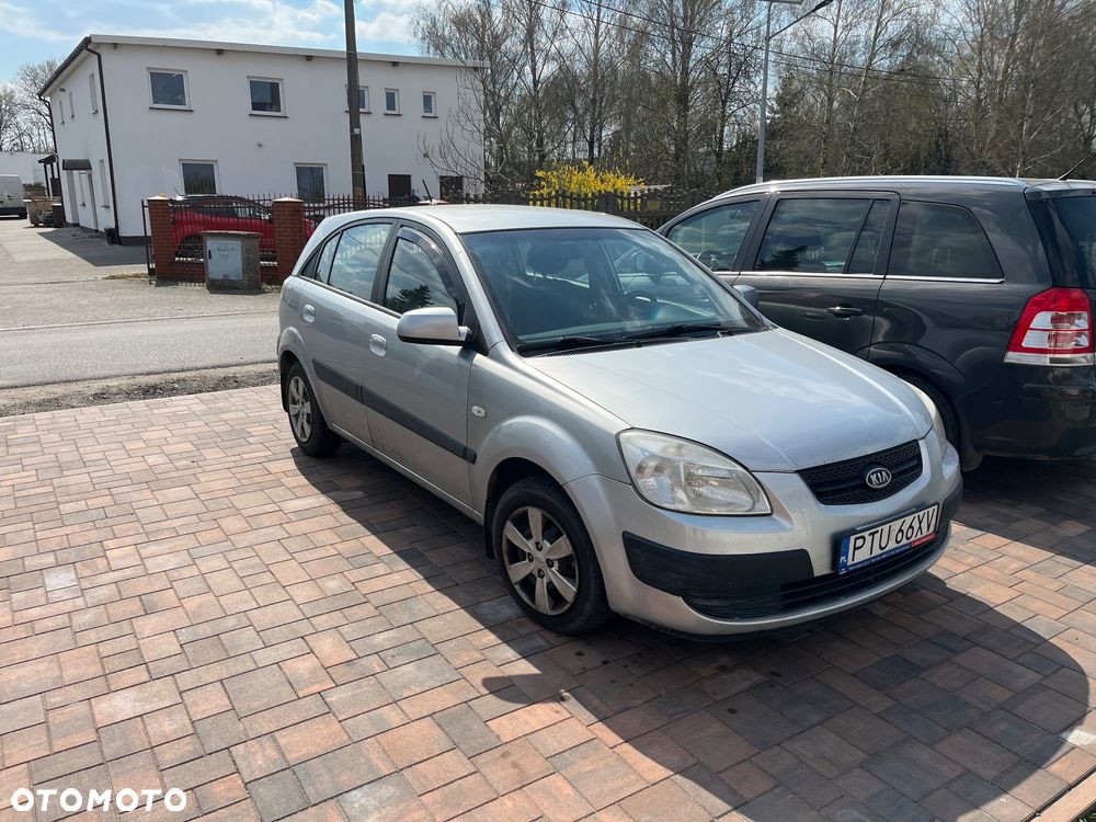 Kia Rio 1.4 Comfort - 1
