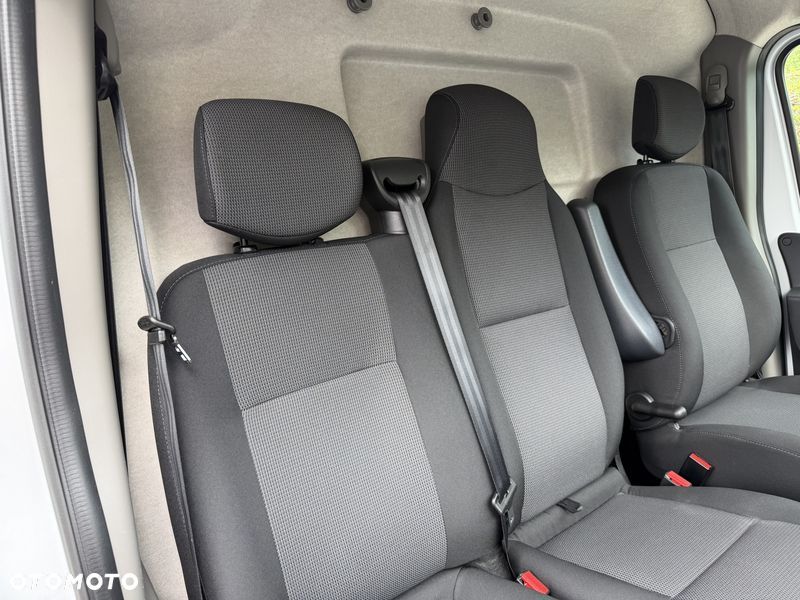 Renault MASTER L3H2 MAXI MOCNY SILNIK 2.3DCI Rozrząd na ŁAŃCUCHU, Pełna zabudowa paki, Zawiasy drzwi tył 180' DMC3.5t Duża ładowność 1302Kg, Homologacja VAT-1, Parktroniki, Minibar, Stolik EasyLife, Lustro WideView, Oświetlenie LED, Tempomat, Halogeny, Pakiet Chrom Design, Szare wnętrze, SERWIS ASO RENAULT!! - 24