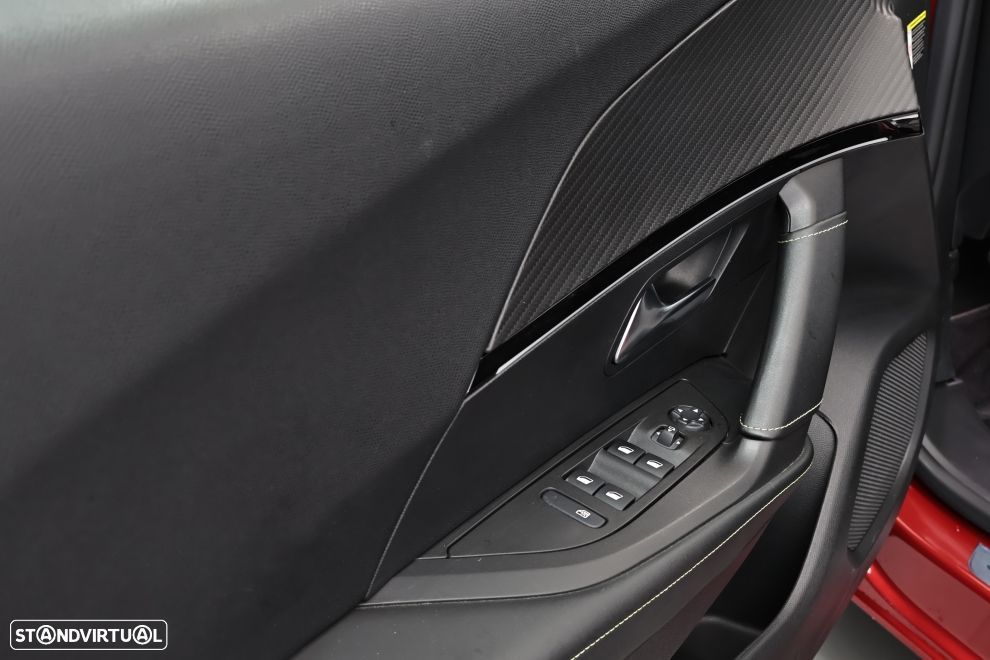 Peugeot 2008 1.2 PureTech GT Line EAT8 - 26