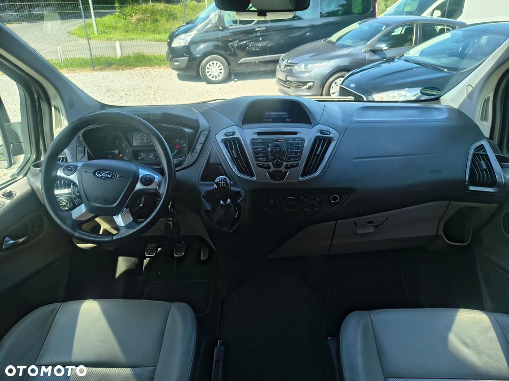 Ford Tourneo Custom - 25