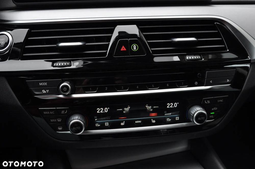 BMW Seria 5 520d xDrive Luxury Line sport - 24
