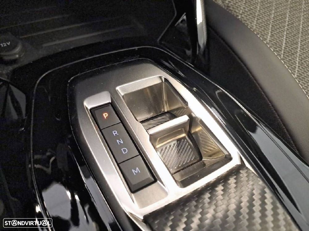 Peugeot 2008 1.2 Hybrid Allure e-DCS6 - 18