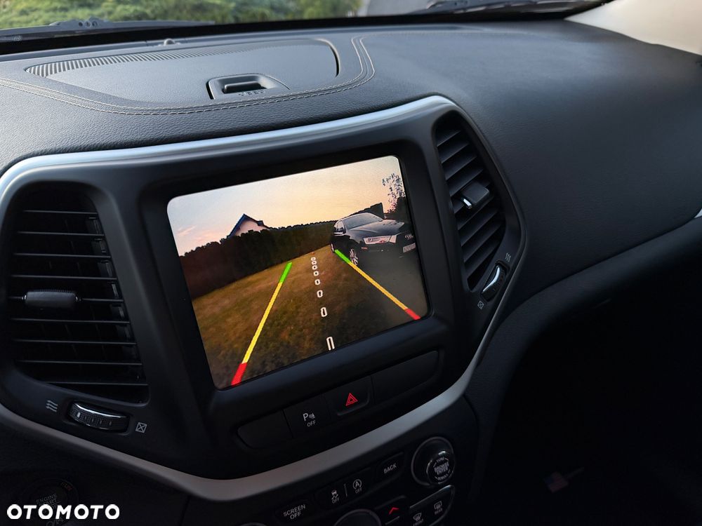 Jeep Cherokee - 23