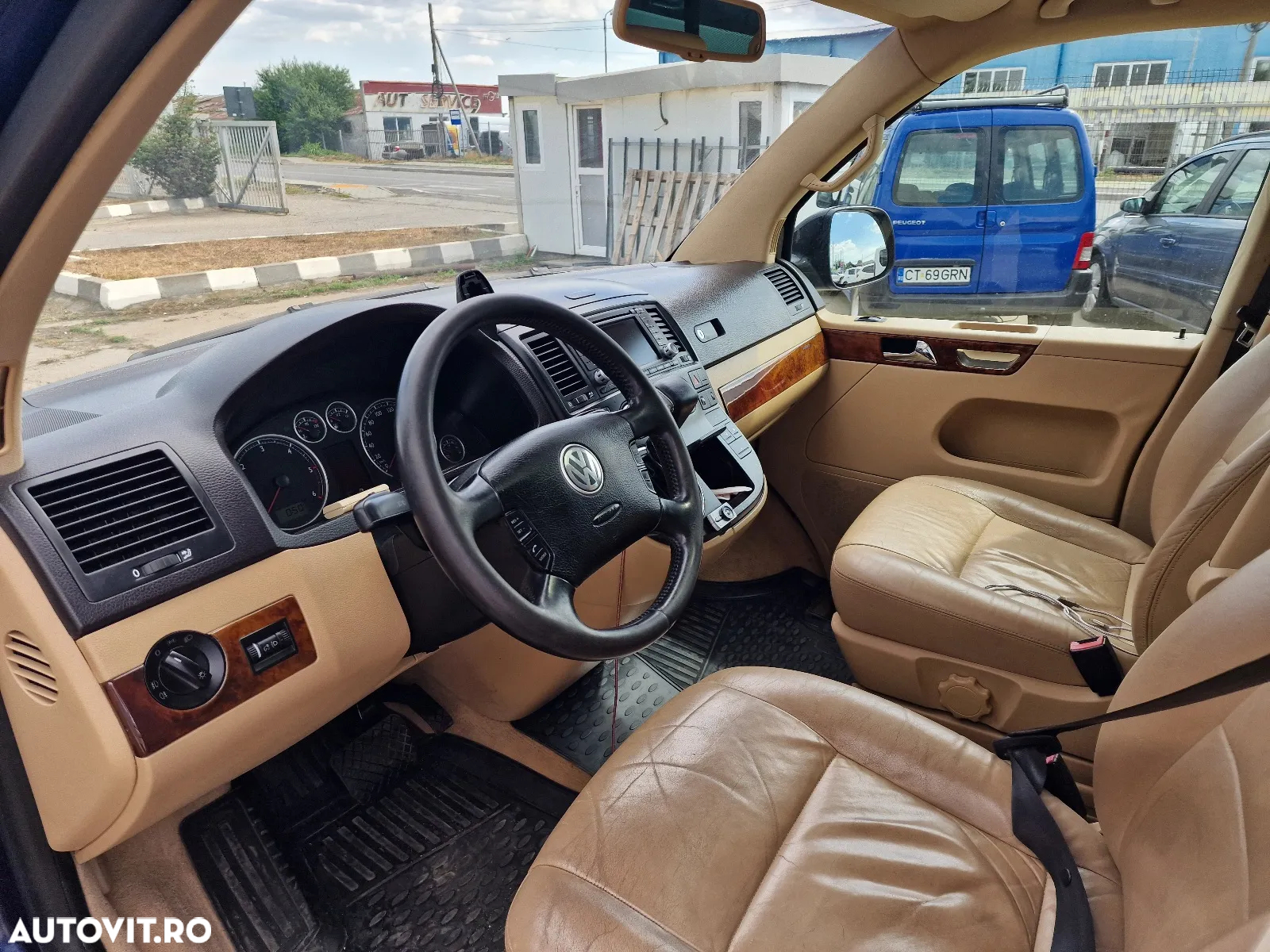 Volkswagen Multivan - 5