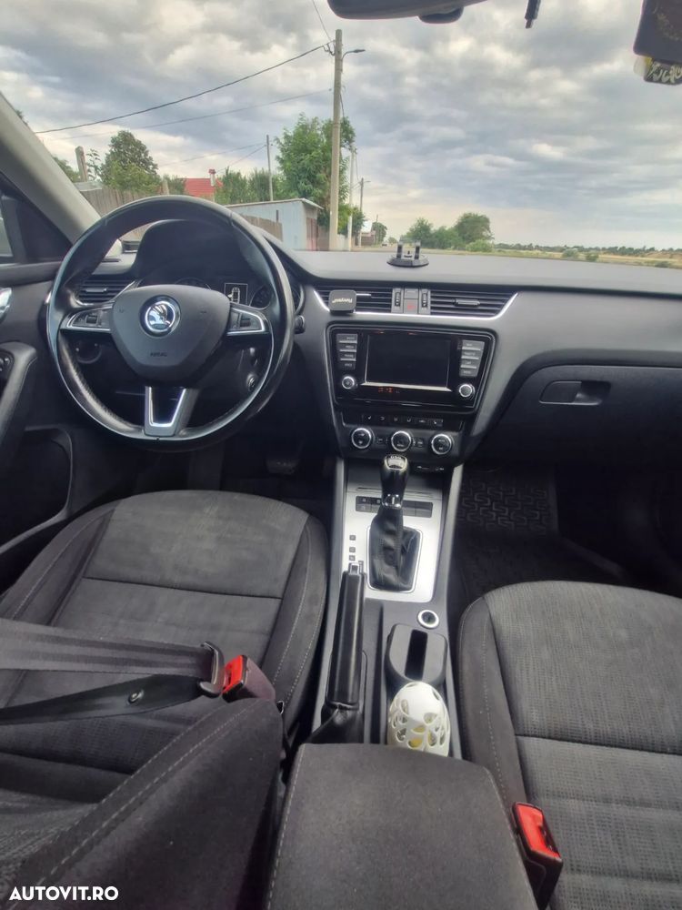 Skoda Octavia 2.0 TDI AMBITION DSG - 6