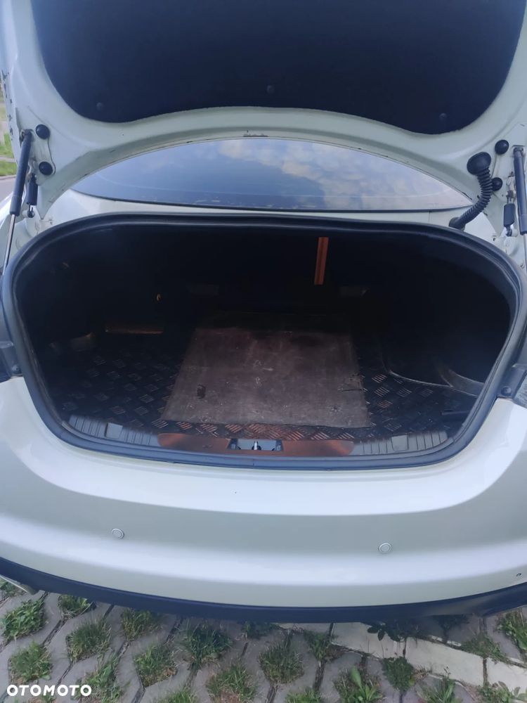 Jaguar XF 2.2 D Luxury - 8