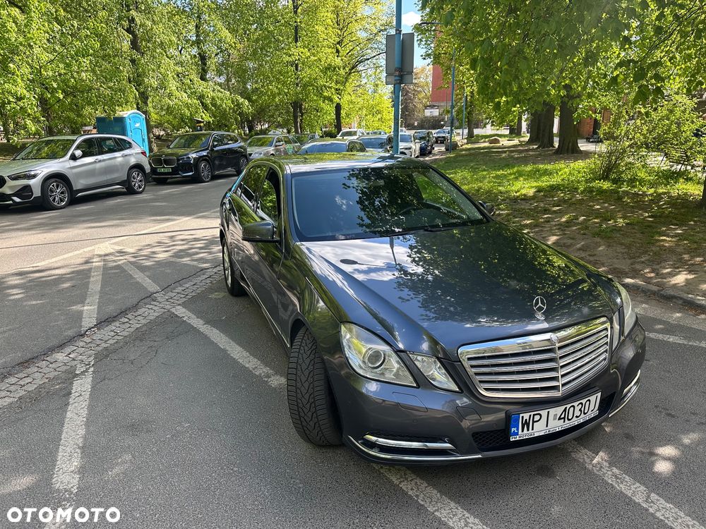 Mercedes-Benz Klasa E 250 CGI BlueEFFICIENCY 7G-TRONIC Elegance - 17