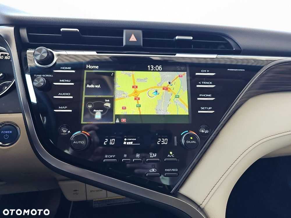 Toyota Camry 2.5 Hybrid Executive CVT - 16