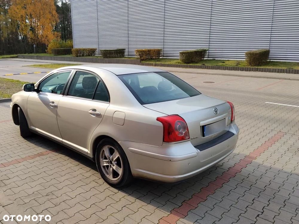 Toyota Avensis 1.8 VVT-i Sol - 3