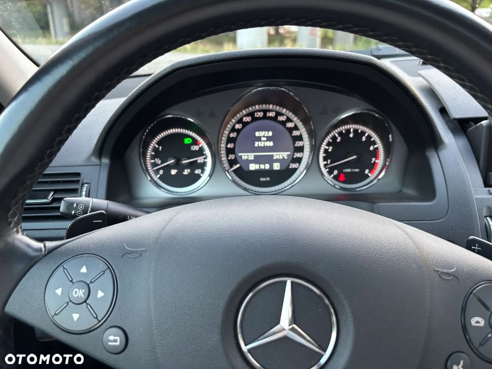 Mercedes-Benz Klasa C 200 T CGI Automatik BlueEFFICIENCY Avantgarde - 28