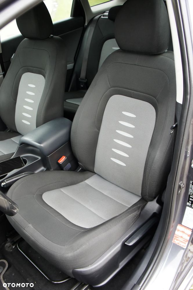 Kia Ceed - 13