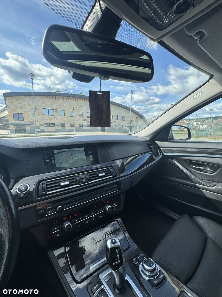 BMW Seria 5 525d xDrive - 11