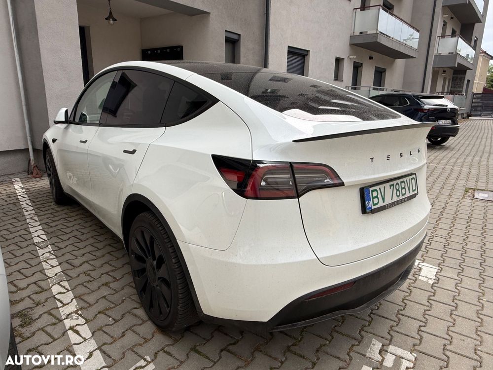 Tesla Model Y - 5