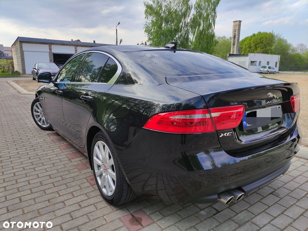 Jaguar XE 2.0 D Prestige - 5