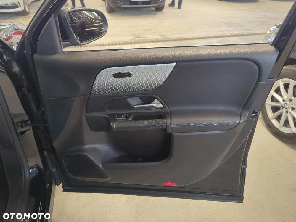 Mercedes-Benz GLB 200 7G-DCT - 16