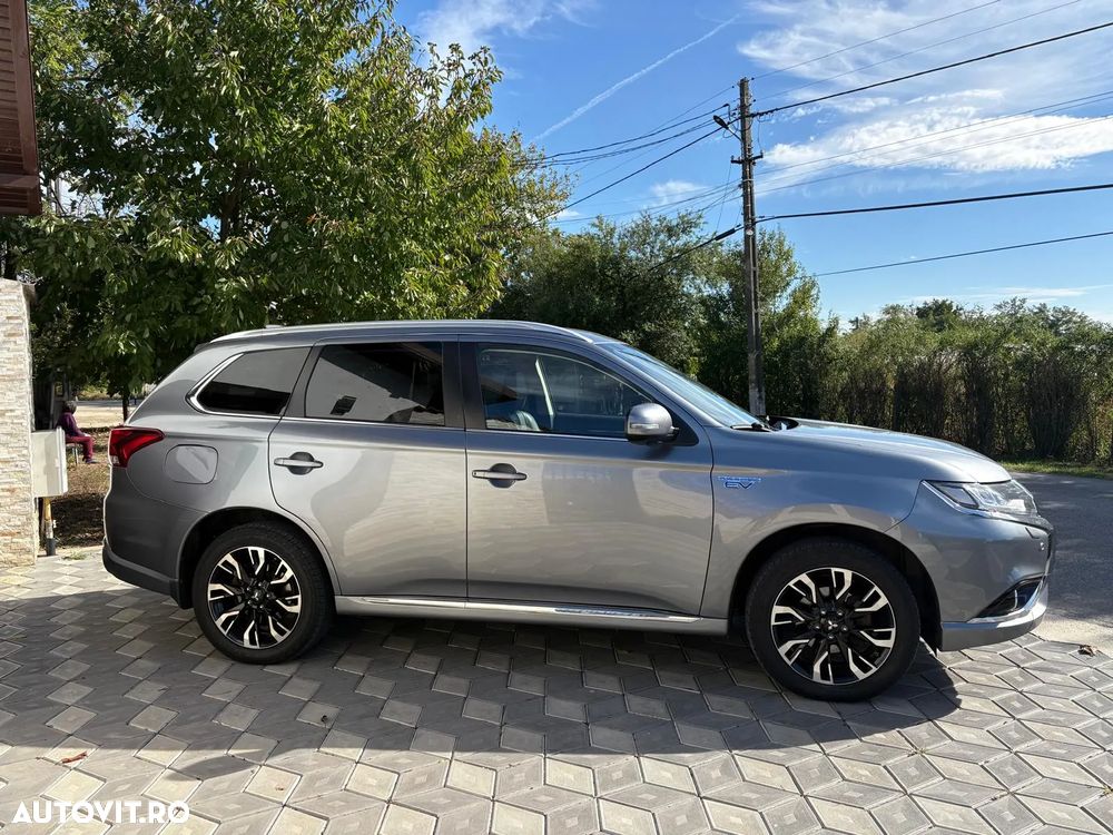 Mitsubishi Outlander 2.0 4WD Plug-In Hybrid Plus - 5