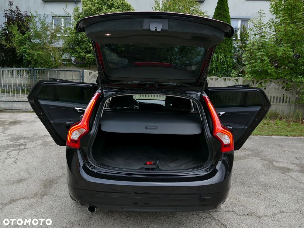Volvo V60 D3 Momentum - 24