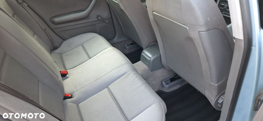 Audi A4 Limousine - 3