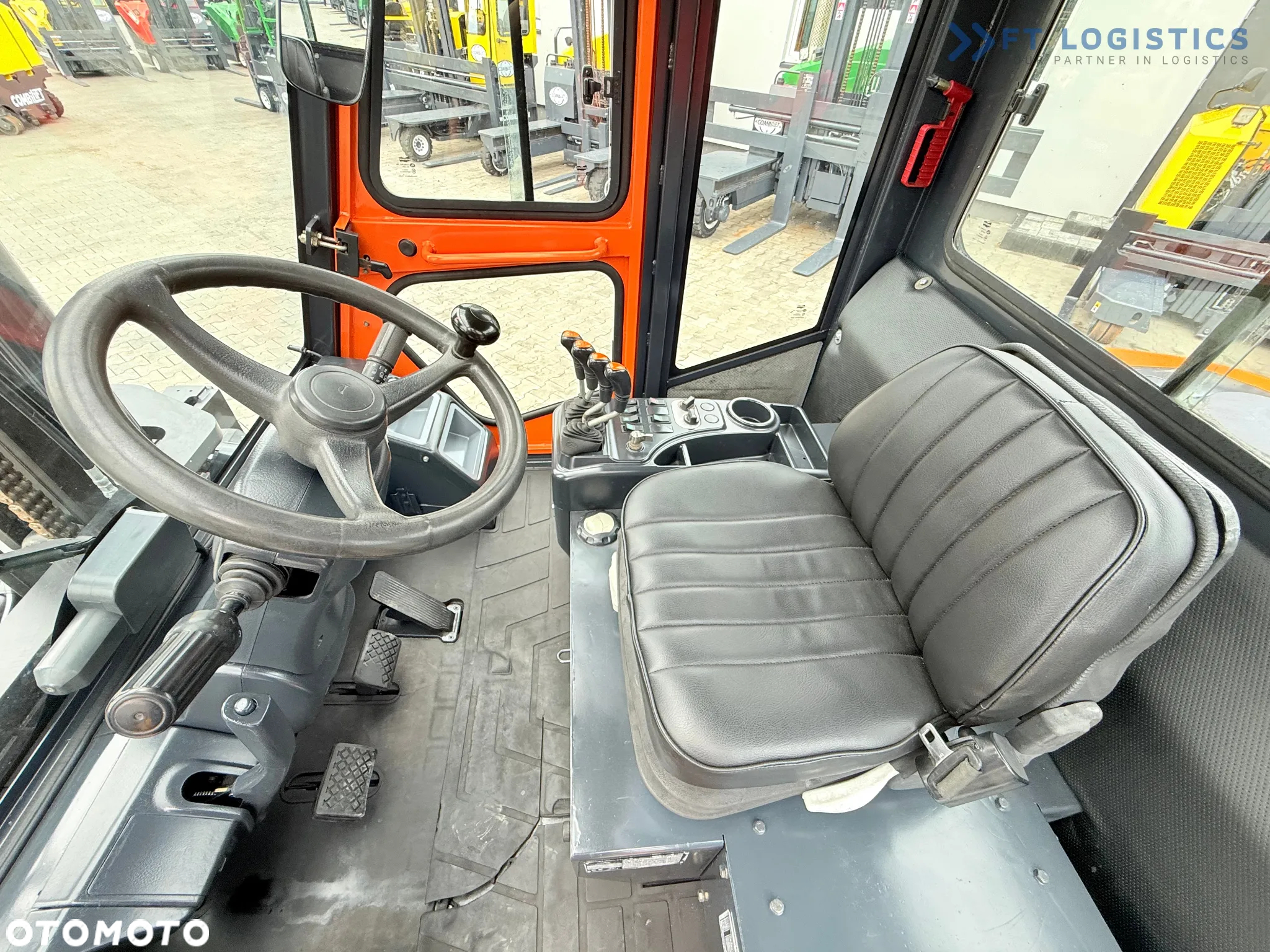 Doosan DOOSAN_DUPLEX-3000MM_PRZESUW-BOCZNY_POZYCJONER_WIDŁY-2500MM_7000KG_KABINA_JAK-NOWY - 13