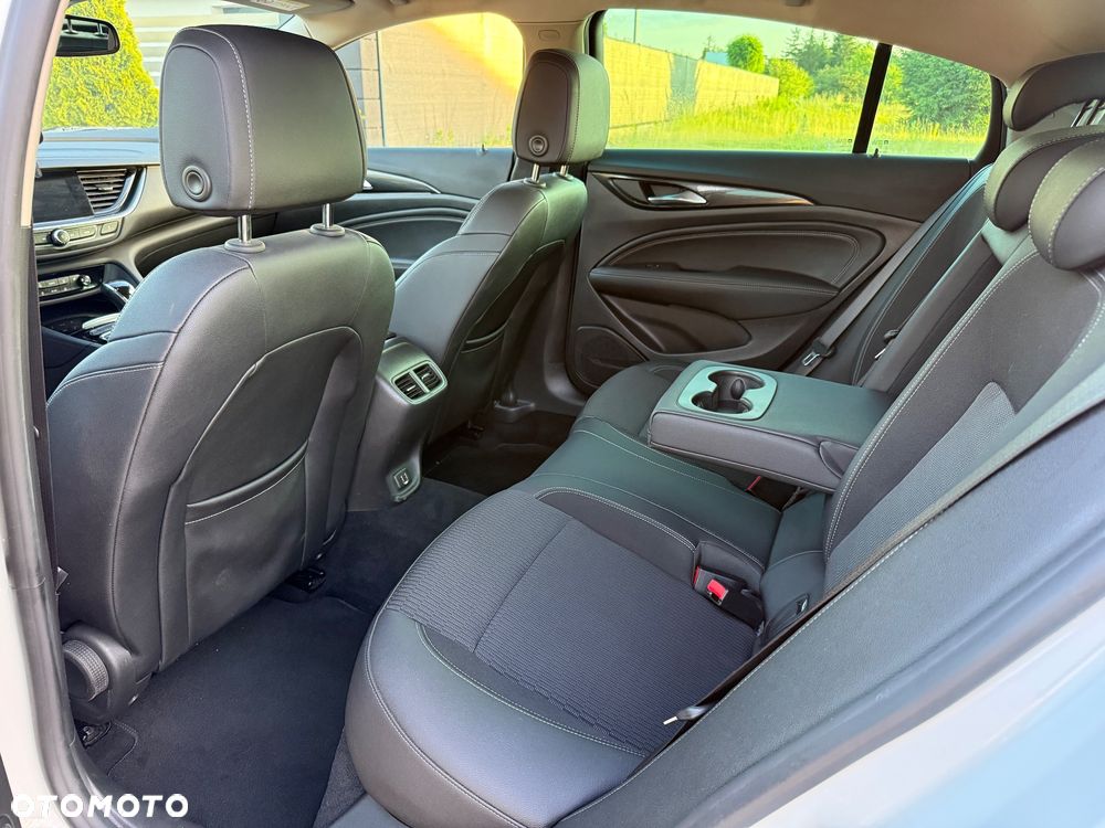 Opel Insignia - 30