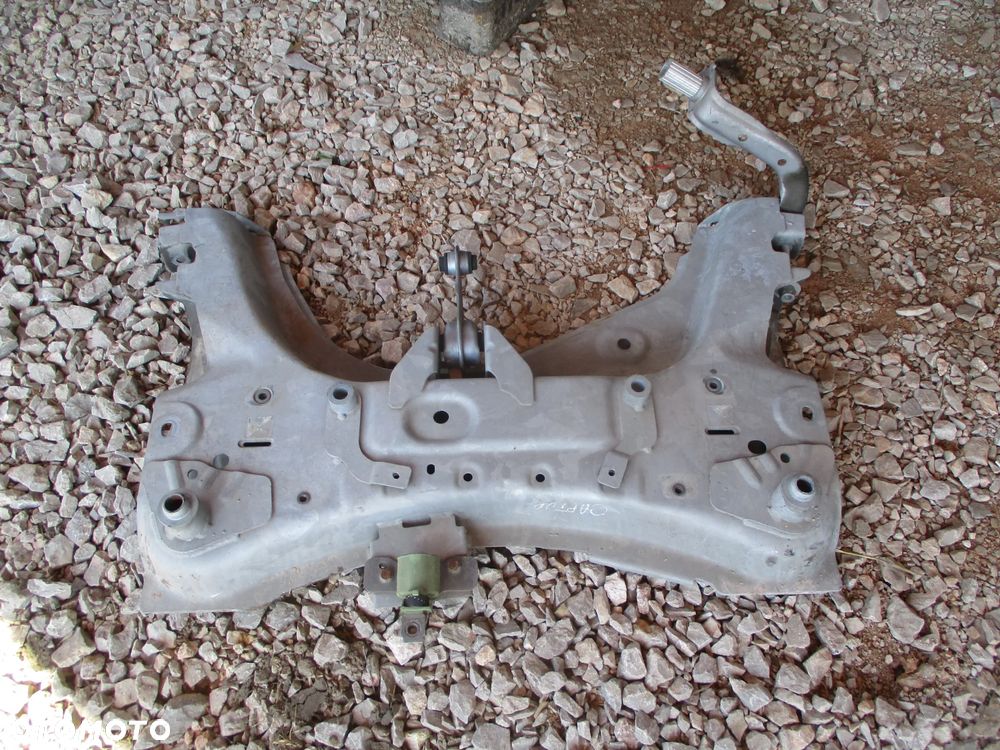 RENAULT CAPTUR I 2012- belka PRZEDNIEGO ZAWIESZENIA