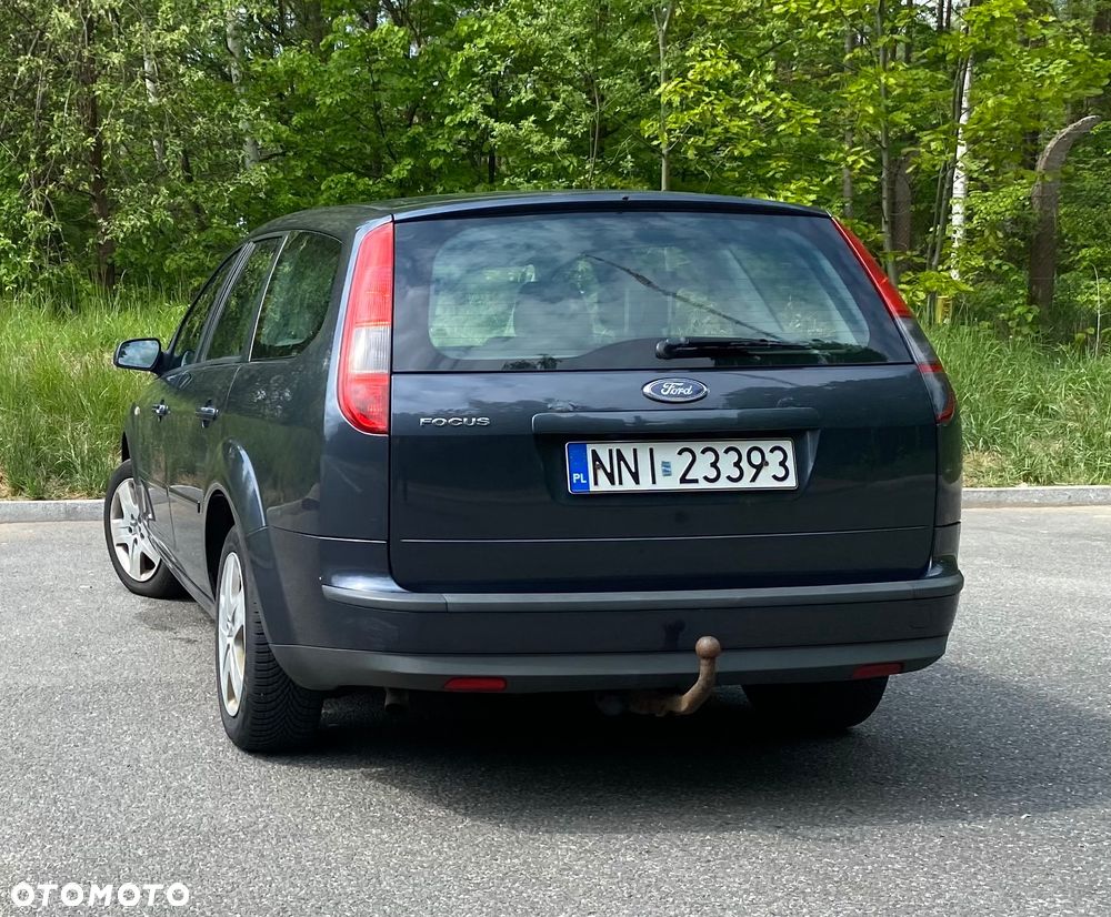 Ford Focus 1.6 Ambiente - 4