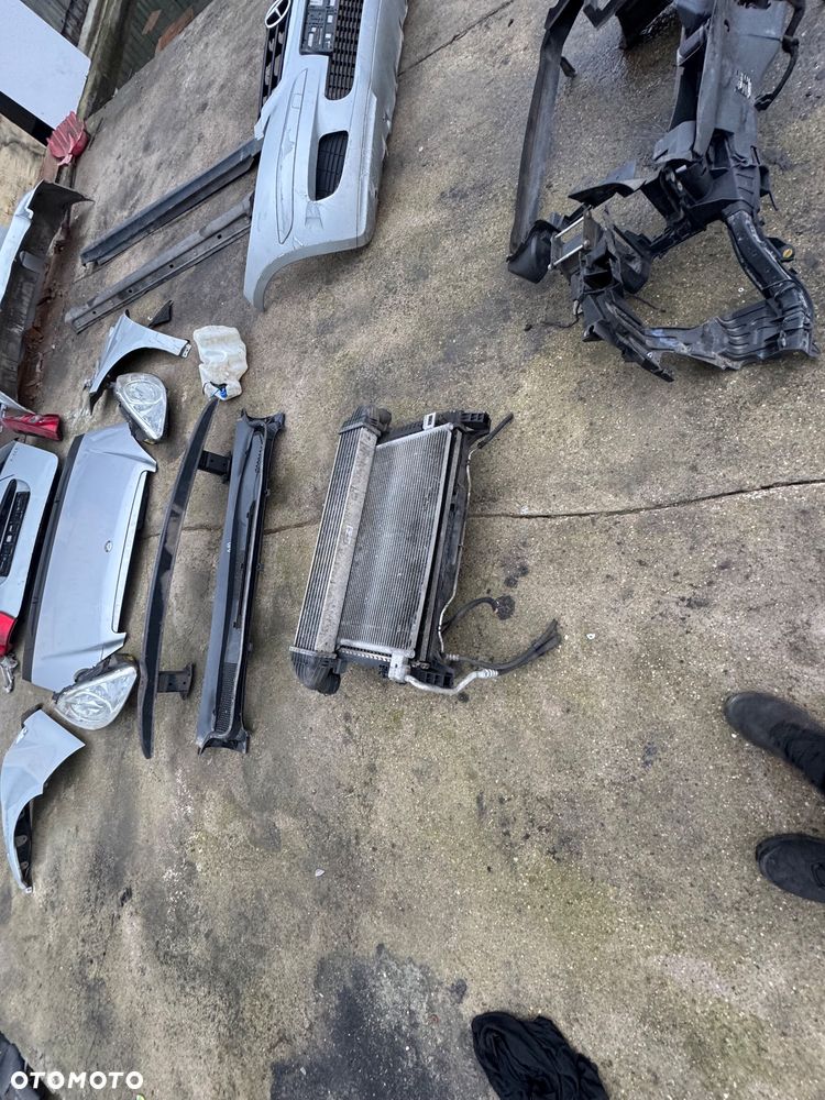 Mercedes a klasa w169 kolor srebrny 761 lampy przód prawa lewa przednie tylnie tył maska błotnik prawy lewy podszybie dysze spryskiwacza osłona plastik na masce wlot maski lampy tył drzwi prawe lewe przednie tylnie pas przedni chłodnice podszybie zderzak przód przedni progi - 15
