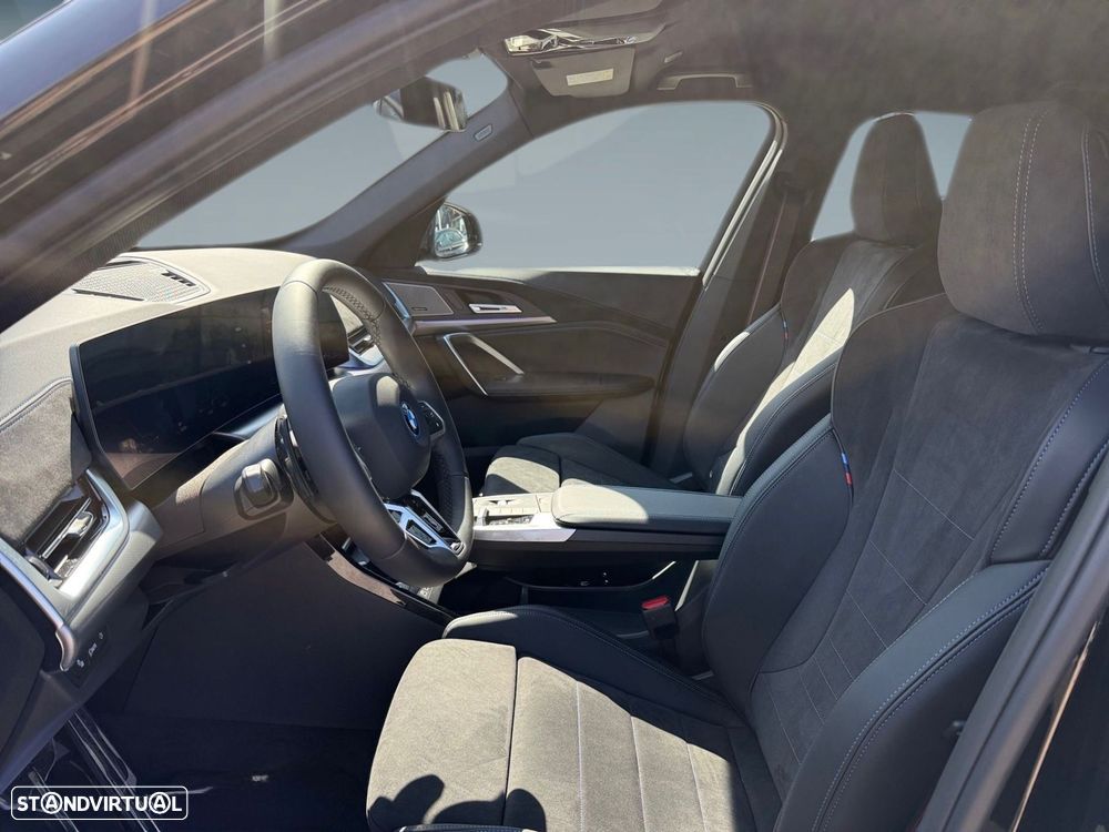 BMW iX1 eDrive20 Pack Desportivo M Pro - 4
