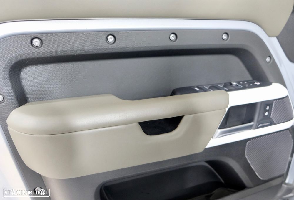 Land Rover Defender 110 P400 HSE - 12