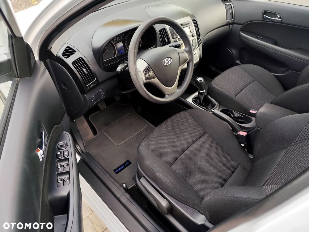 Hyundai i30 1.6 Premium - 12