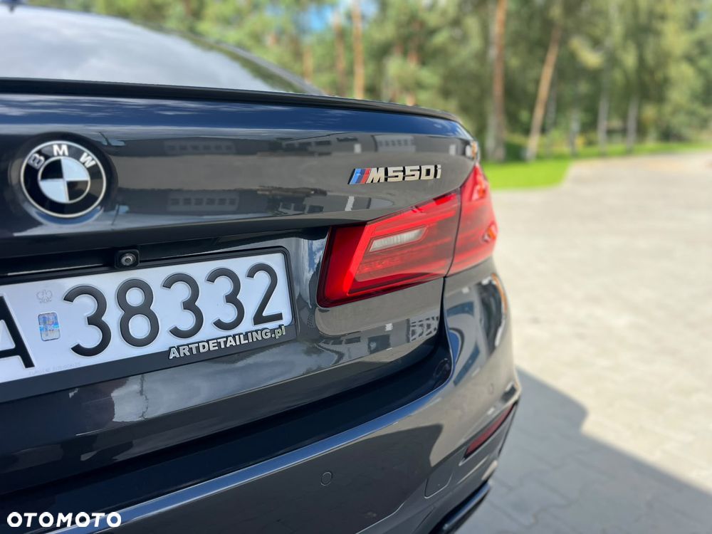 BMW Seria 5 M550i xDrive - 36