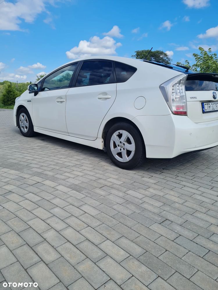 Toyota Prius (Hybrid) - 3