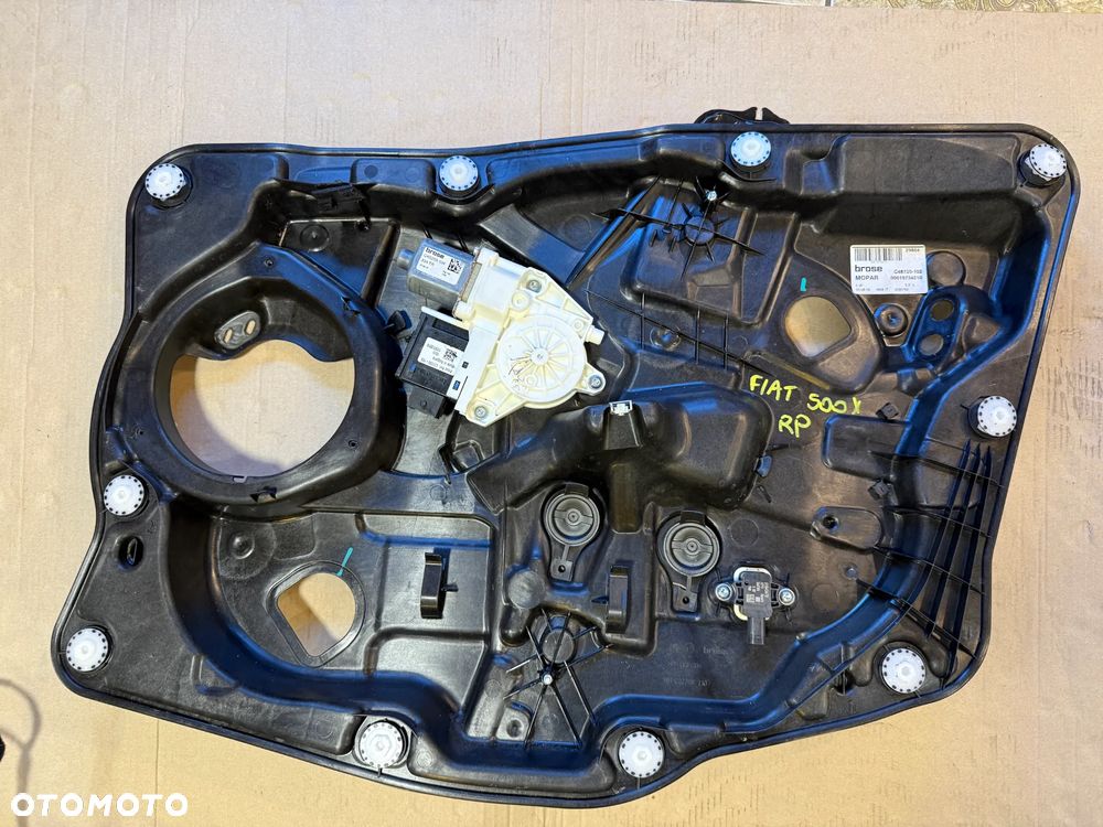 Podnośnik szyby silniczek prawy przód 00519734210 C37722-103 Fiat 500X 2016r OE - 1